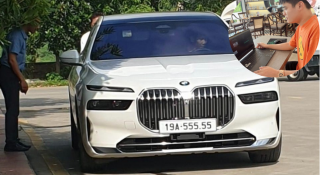 Biển số ngũ quý 19A-555.55 giá 2.7 tỷ chính thức gắn lên BMW 7-Series sương sương 5 tỷ đồng